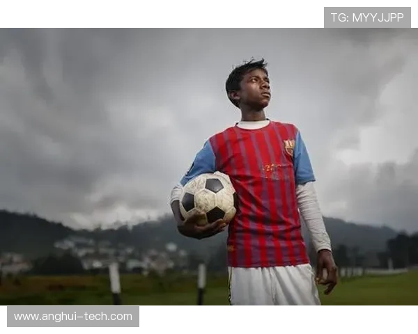 追逐足球梦想的少年男孩与海外明星的故事 追逐足球梦想的少年男孩与海外明星的故事