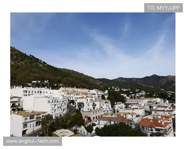 足球明星米白色毛衣时尚搭配解析引领潮流新风尚