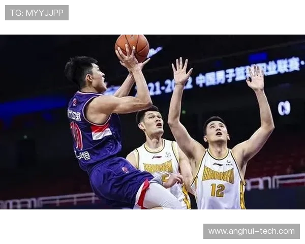 广州篮球队进攻战术解析与球队风格深度剖析 广州篮球队进攻战术解析与球队风格深度剖析